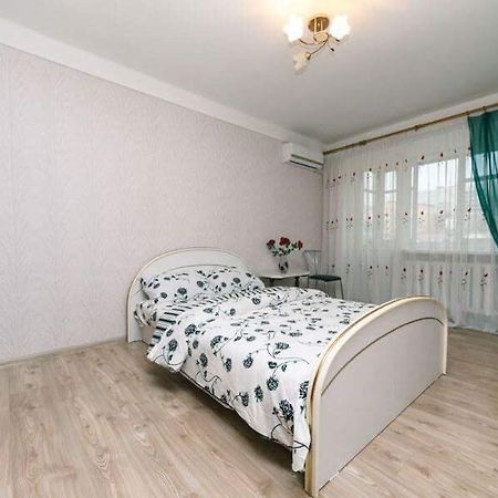 Comfortable One Bad Near Guliver Kyiv Exterior foto