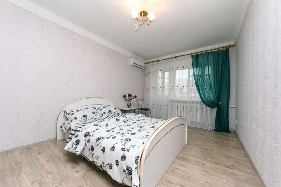 Comfortable One Bad Near Guliver Kyiv Exterior foto
